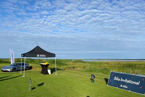 Fint väder och fina bilar under tisdagens Bilia Invitational